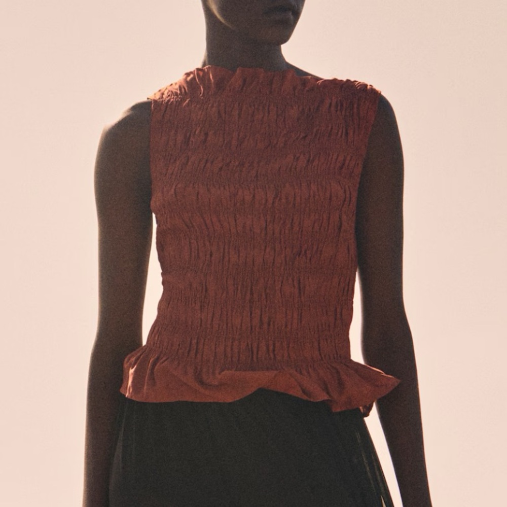 H&M NWT rust smocked stretchy top